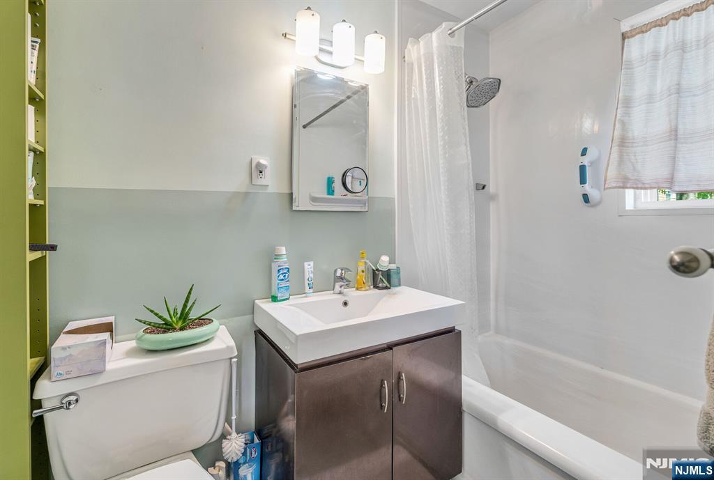 328 N Bridge Plaza 5C