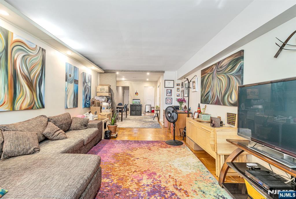 328 N Bridge Plaza 5C