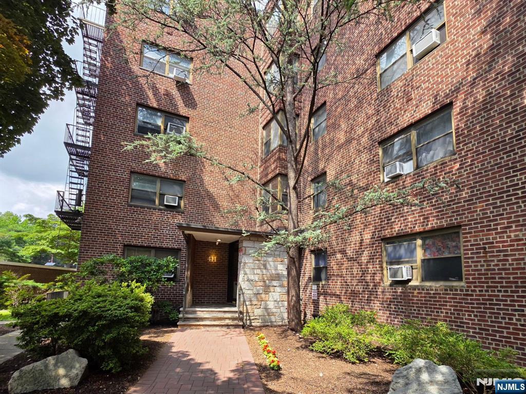 411 Park Place 4D