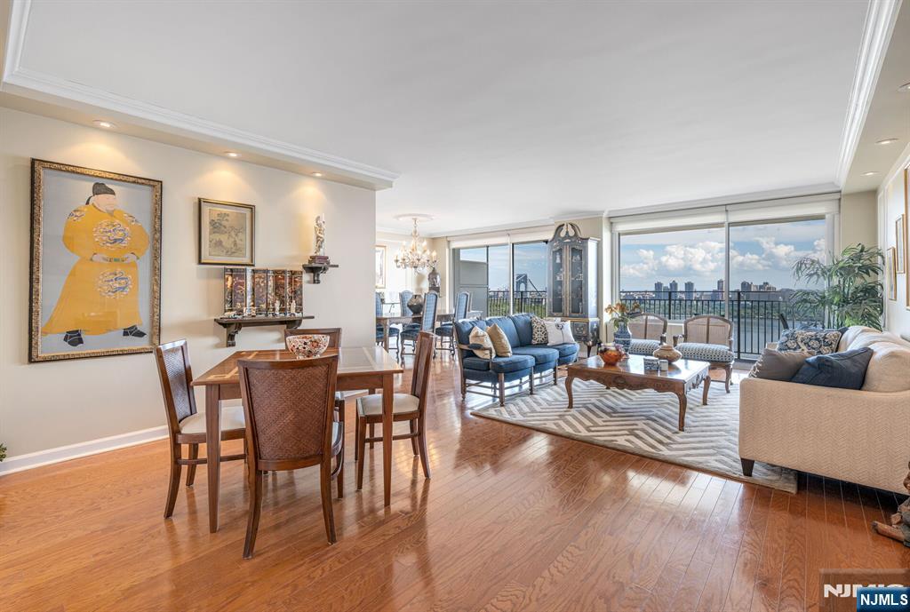 1530 Palisades 7J
