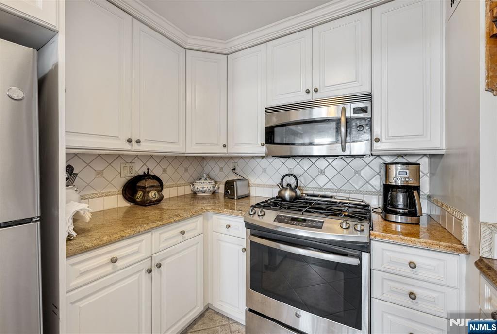 1530 Palisades 7J