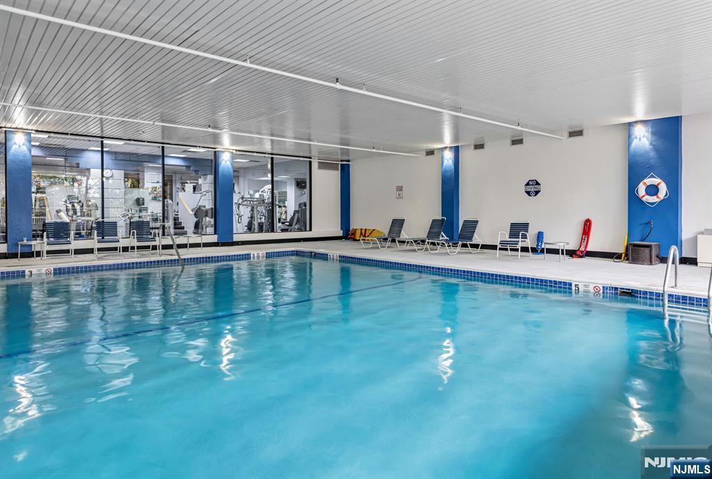 1530 Palisades 7J