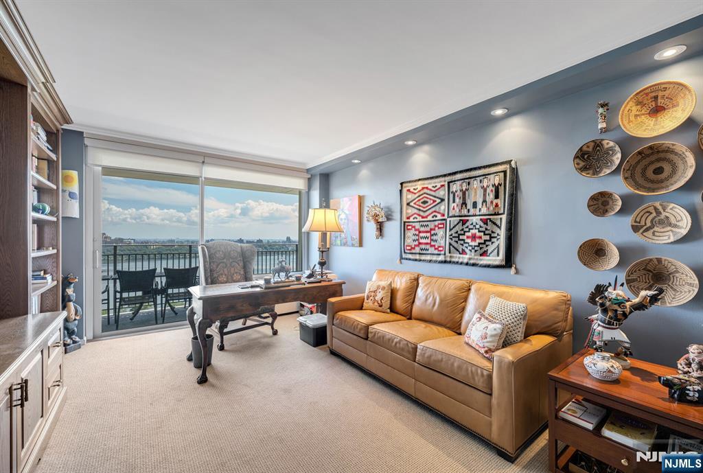 1530 Palisades 7J