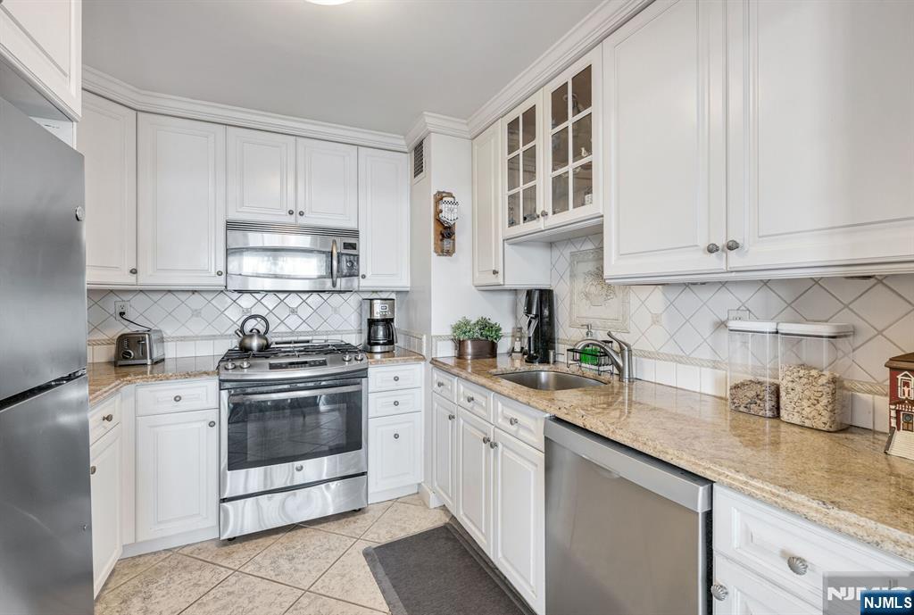 1530 Palisades 7J