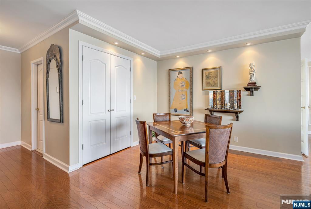 1530 Palisades 7J