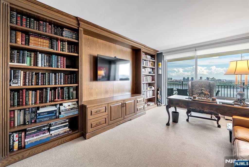 1530 Palisades 7J