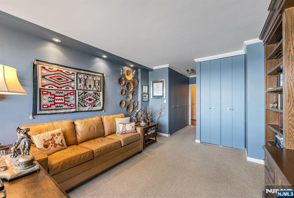 1530 Palisades 7J