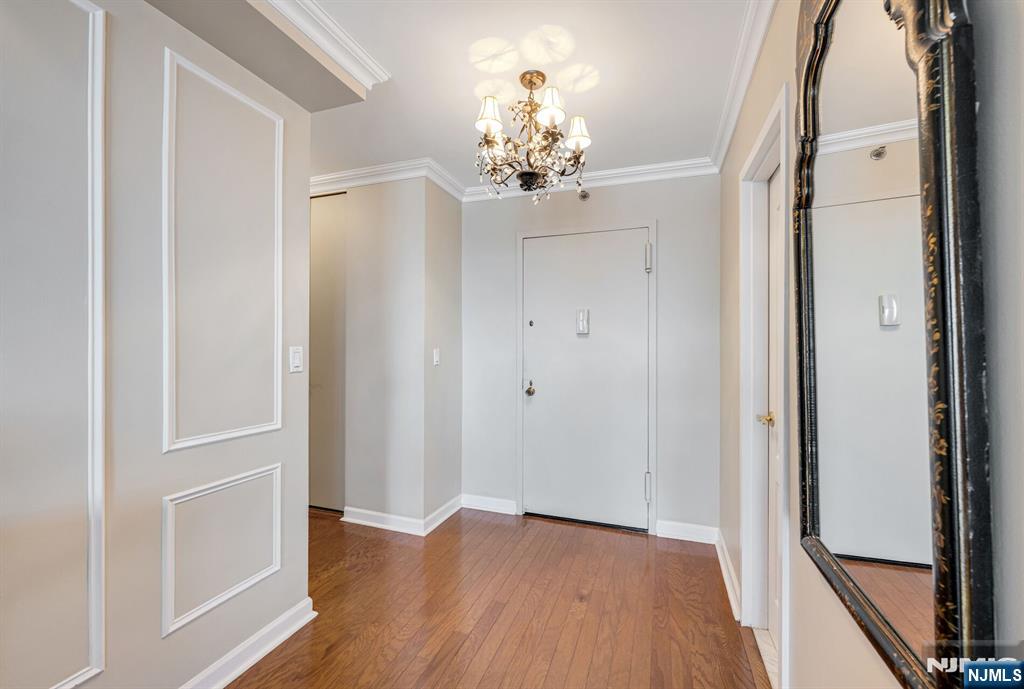 1530 Palisades 7J