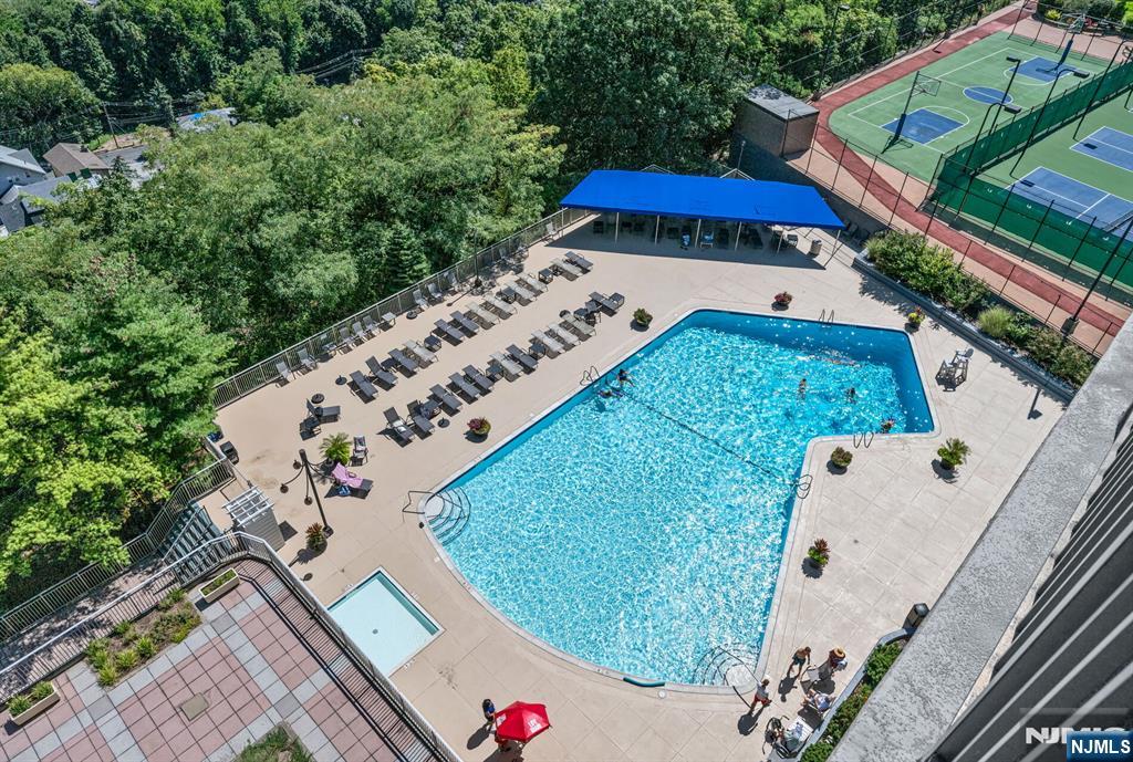 1530 Palisades 7J