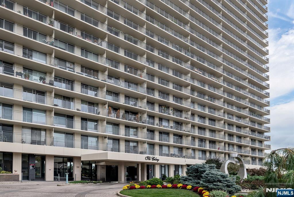 1530 Palisades 7J