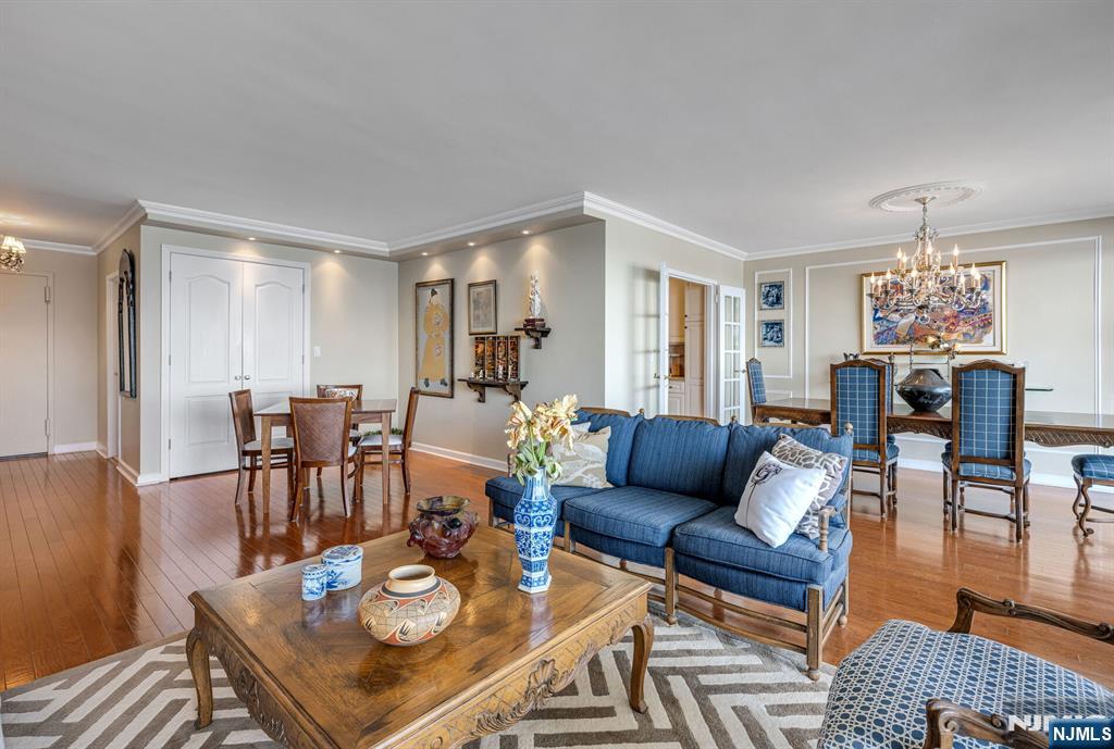 1530 Palisades 7J
