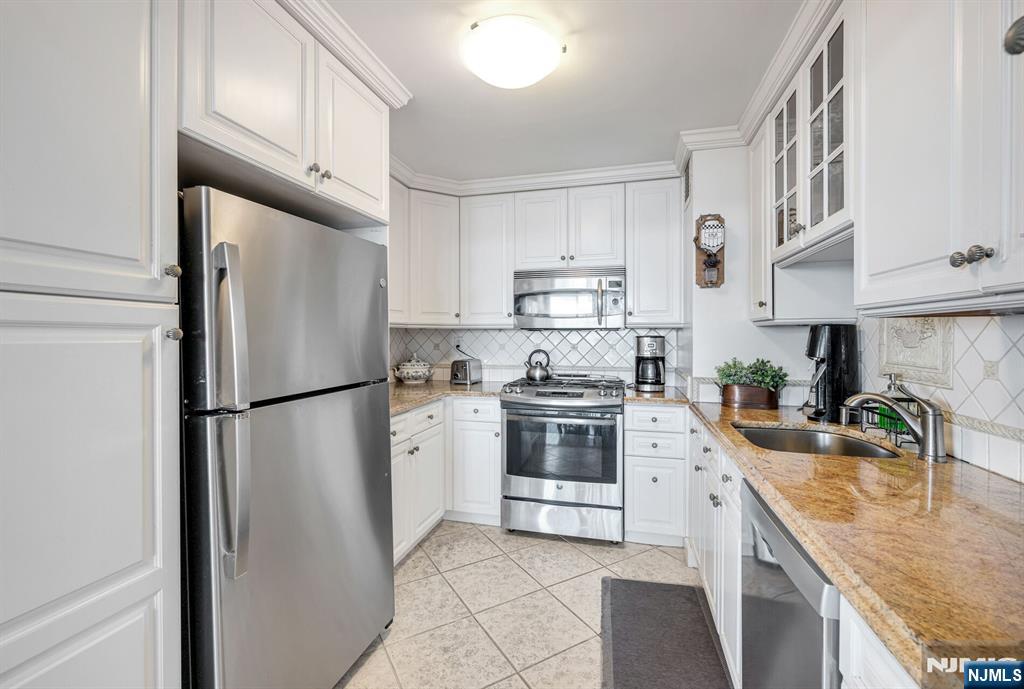 1530 Palisades 7J