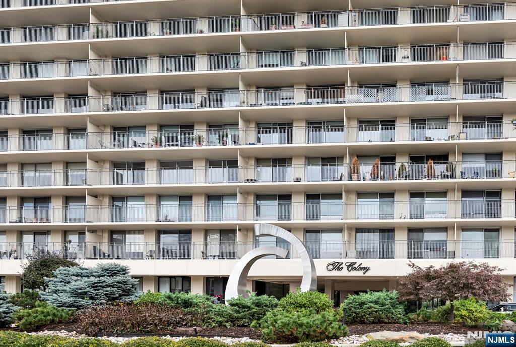 1530 Palisades 7J