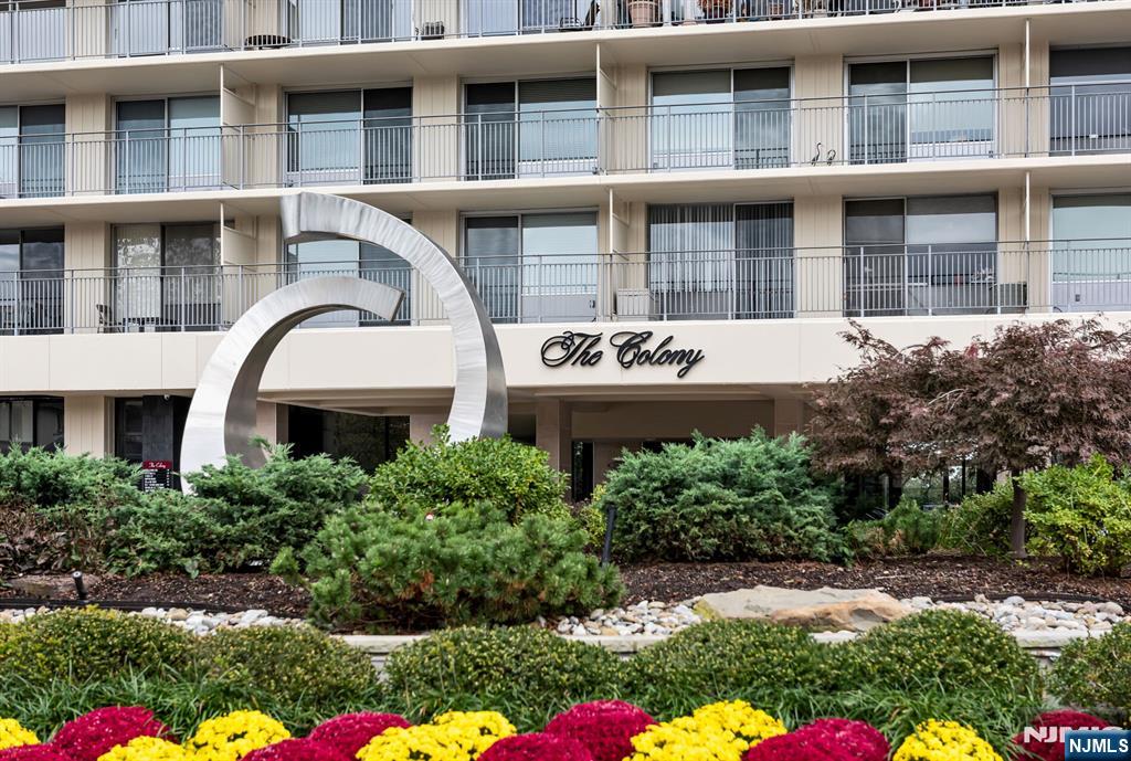 1530 Palisades 7J
