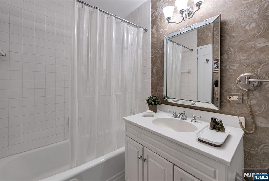 1530 Palisades 7J