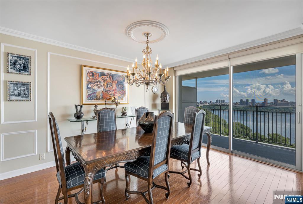 1530 Palisades 7J