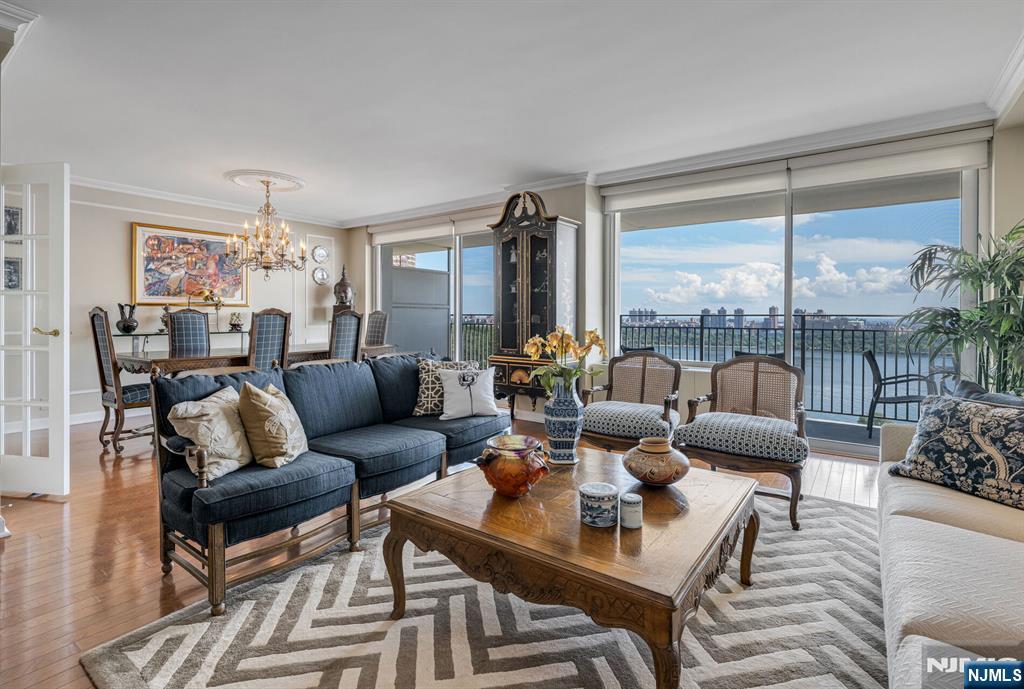 1530 Palisades 7J