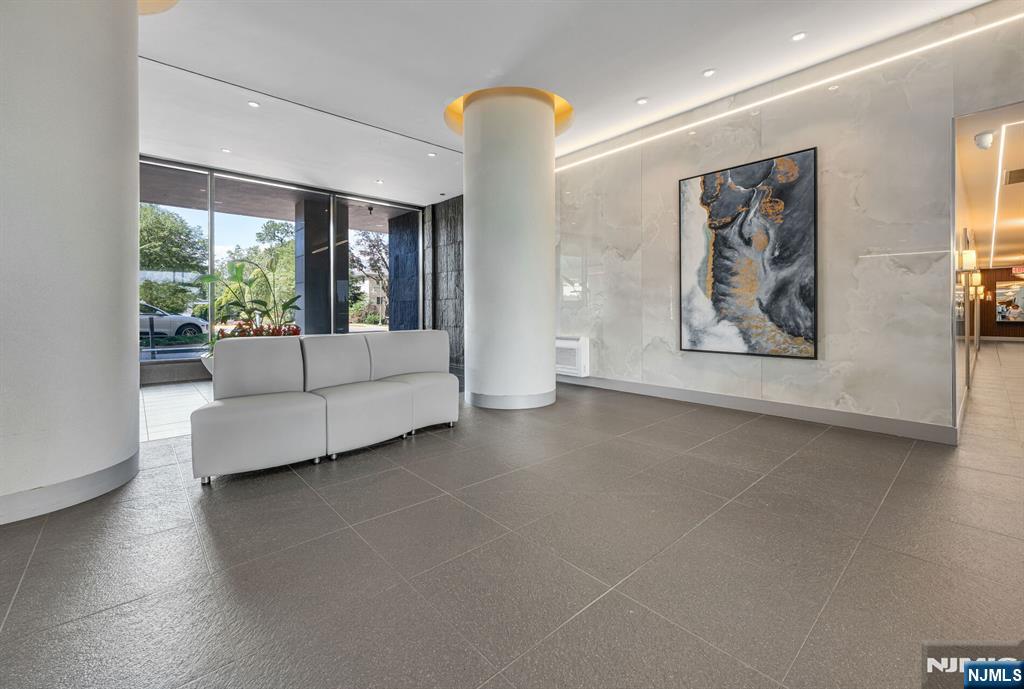 1530 Palisades 7J