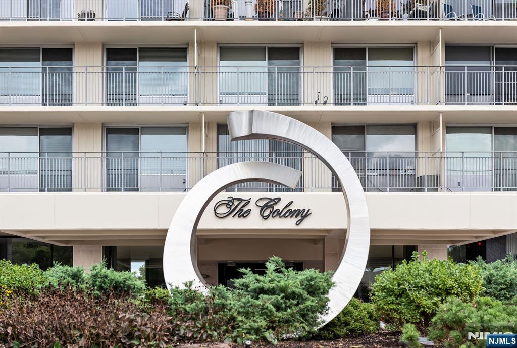 1530 Palisades 7J