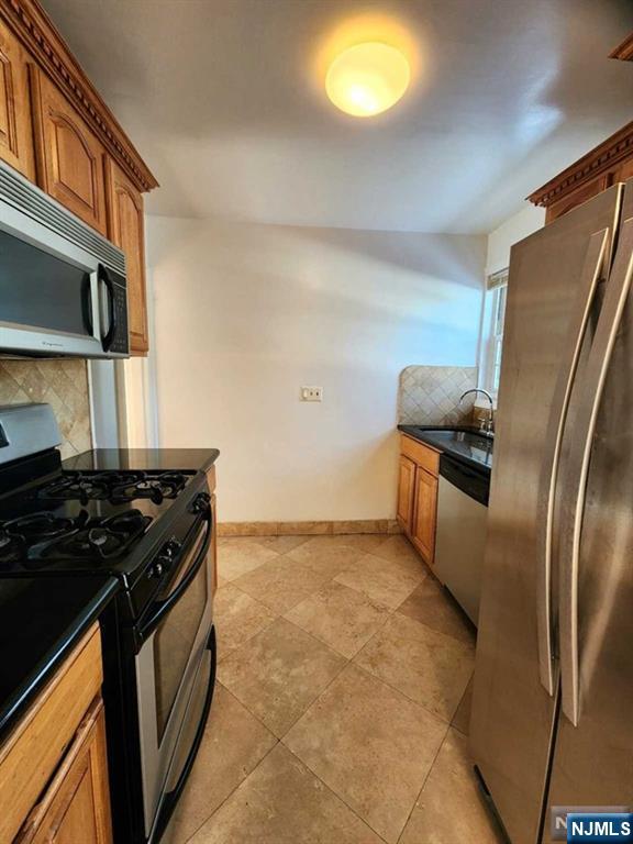 63 W Hudson Avenue B9