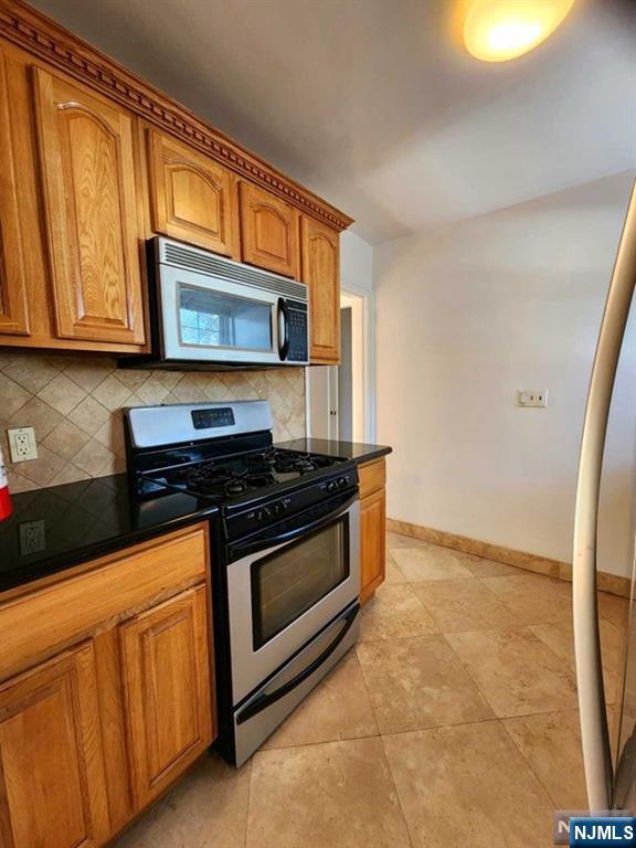 63 W Hudson Avenue B9