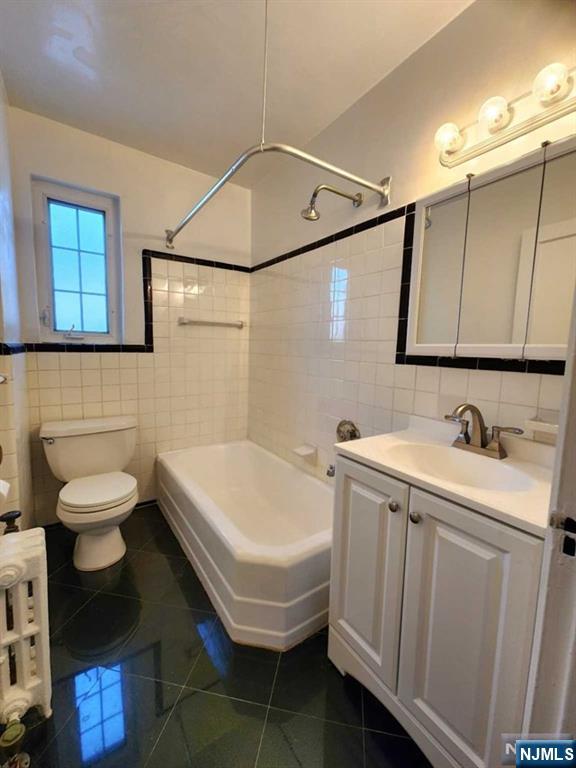 63 W Hudson Avenue B9