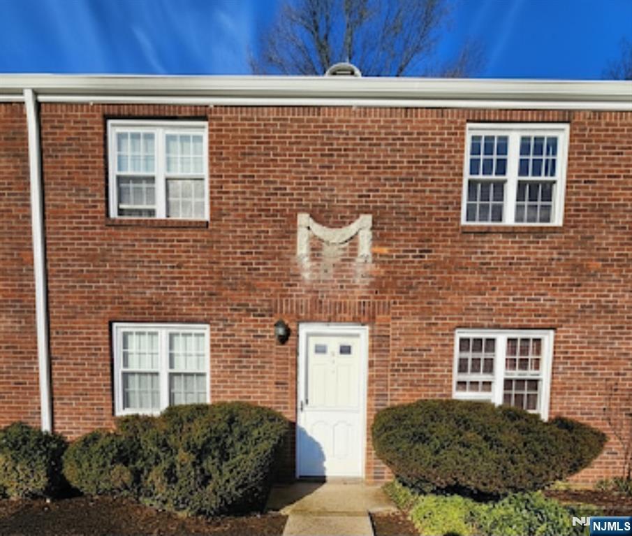 63 W Hudson Avenue B9