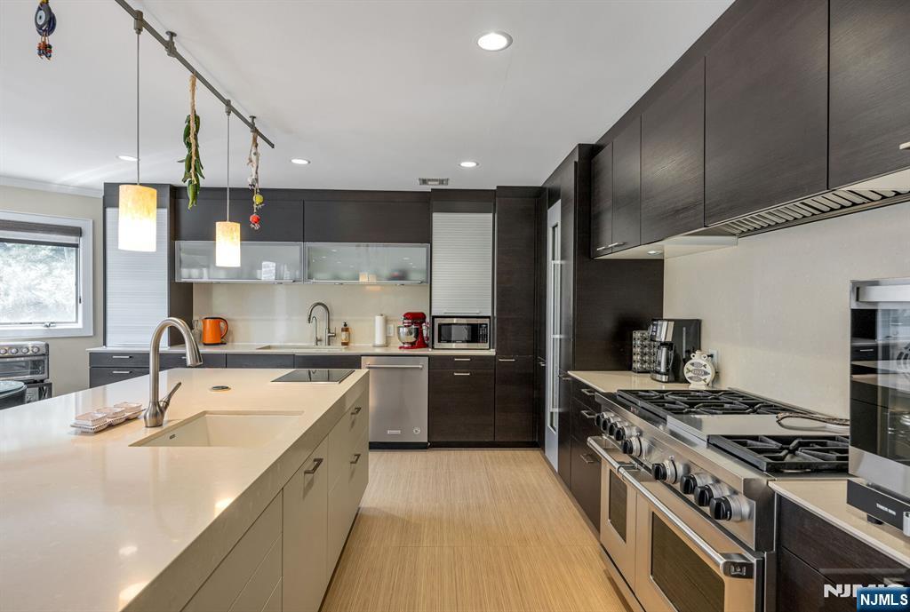 1115 Arcadian Way