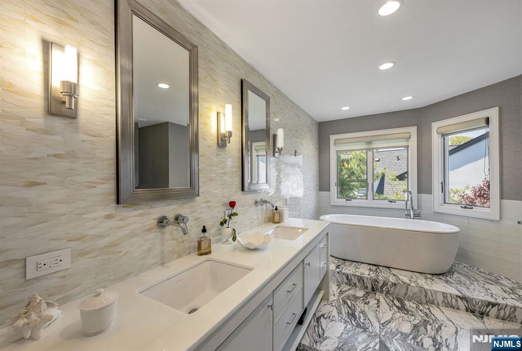 1115 Arcadian Way