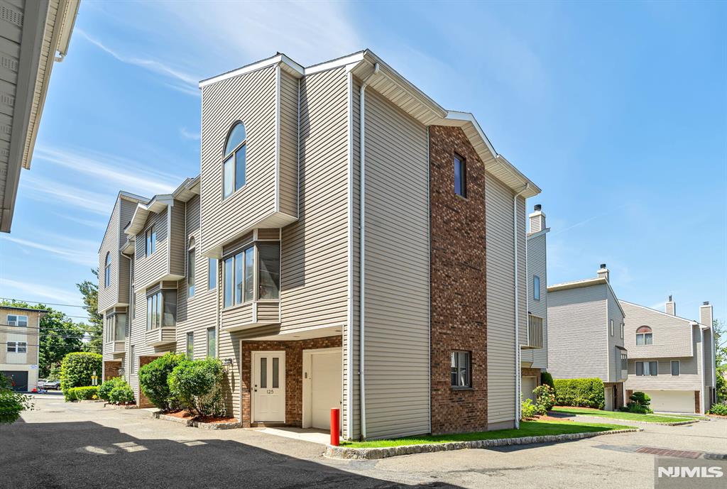125 Roosevelt Place