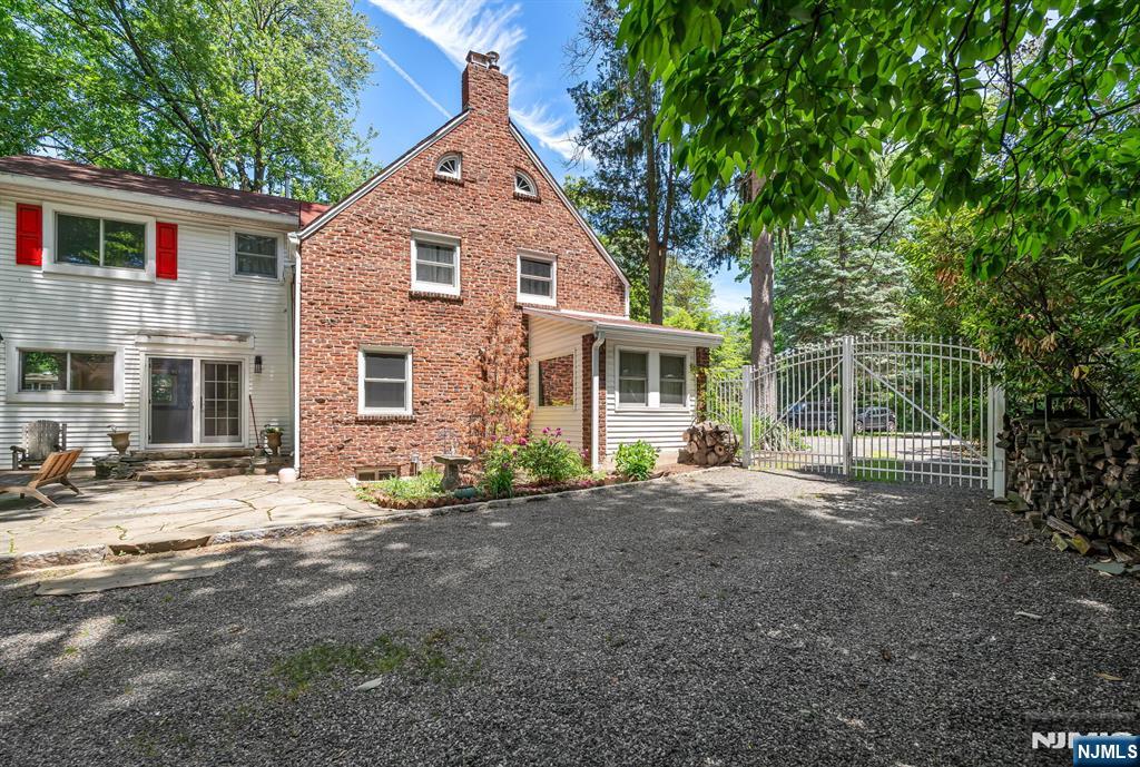 740 River Road