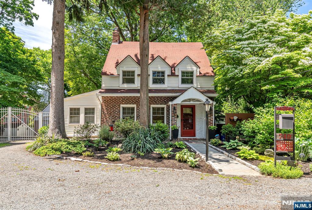 740 River Road