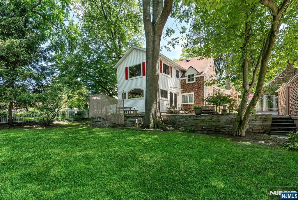 740 River Road