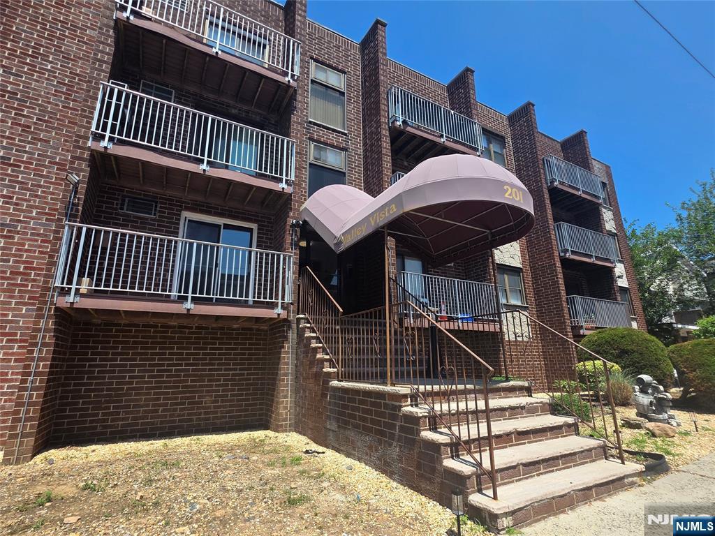 201 12th Street Unit 19, Palisades Park, NJ condo interior