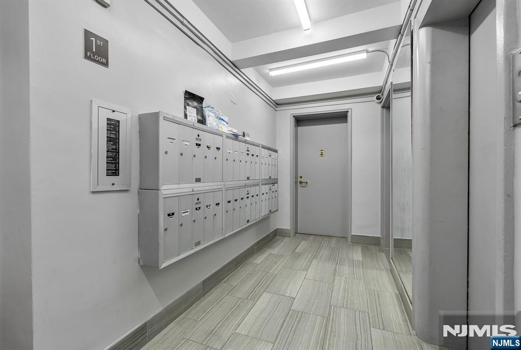 2205 N Central 3F