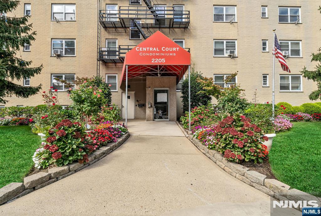 2205 N Central 3F