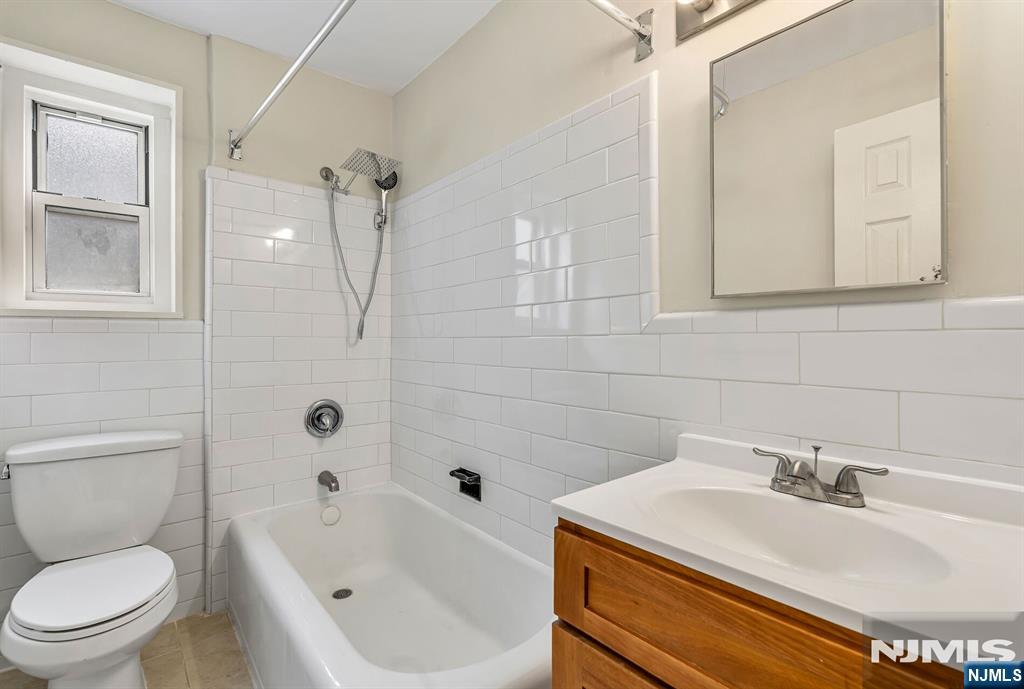 2205 N Central 3F