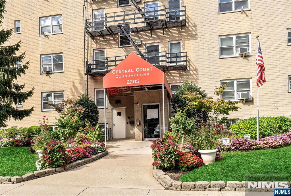 2205 N Central 3F