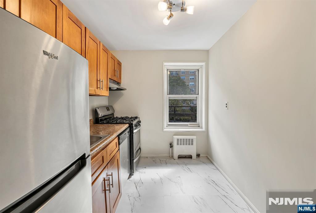 2205 N Central 3F
