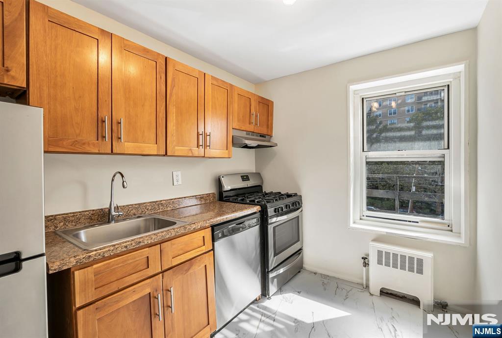 2205 N Central 3F