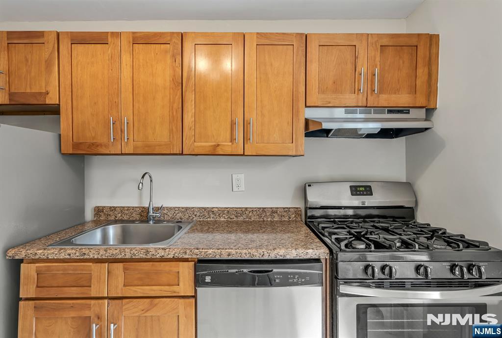 2205 N Central 3F
