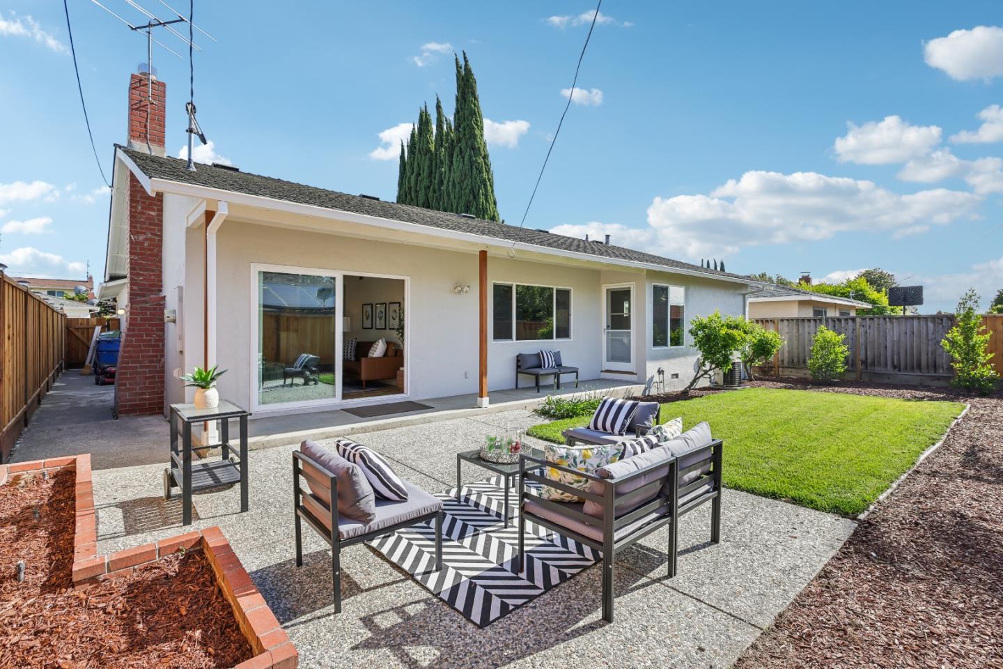 1549 Portola DR