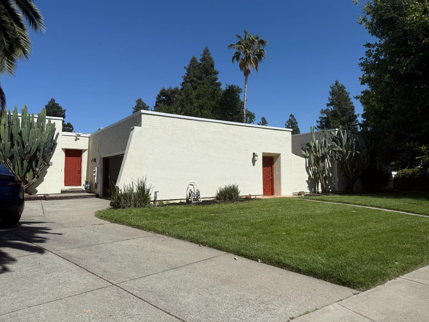 759 Camelback RD