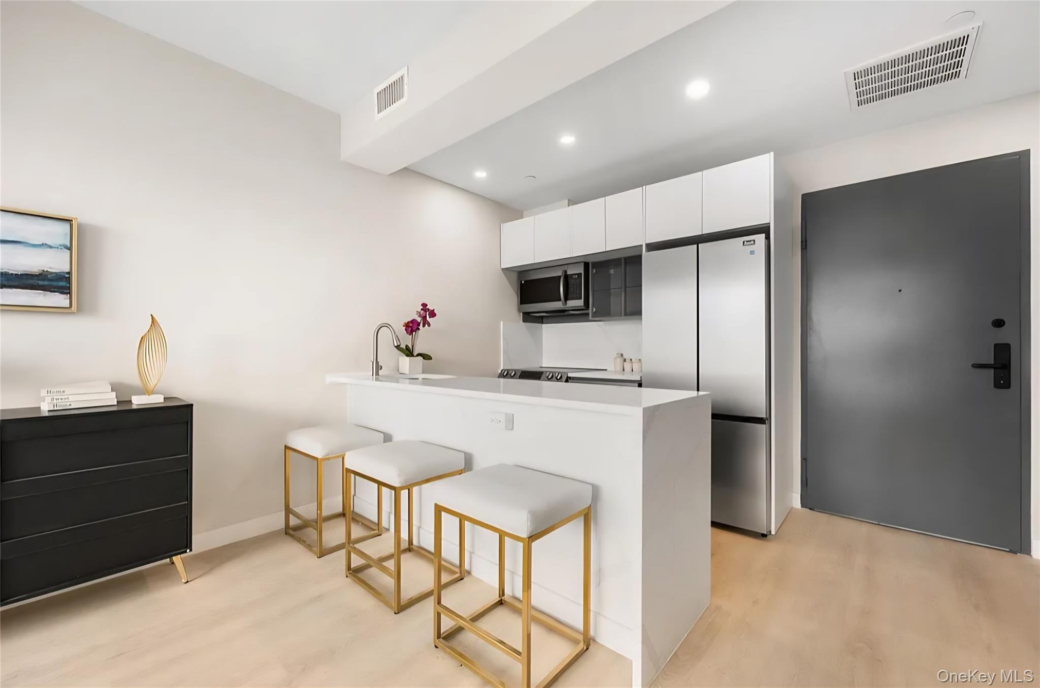 13243 Metropolitan Avenue Unit: 3E