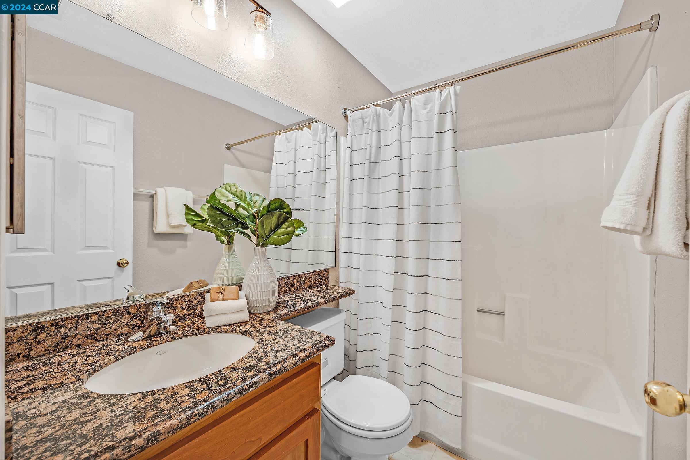 333 WILLOWCREEK LN.