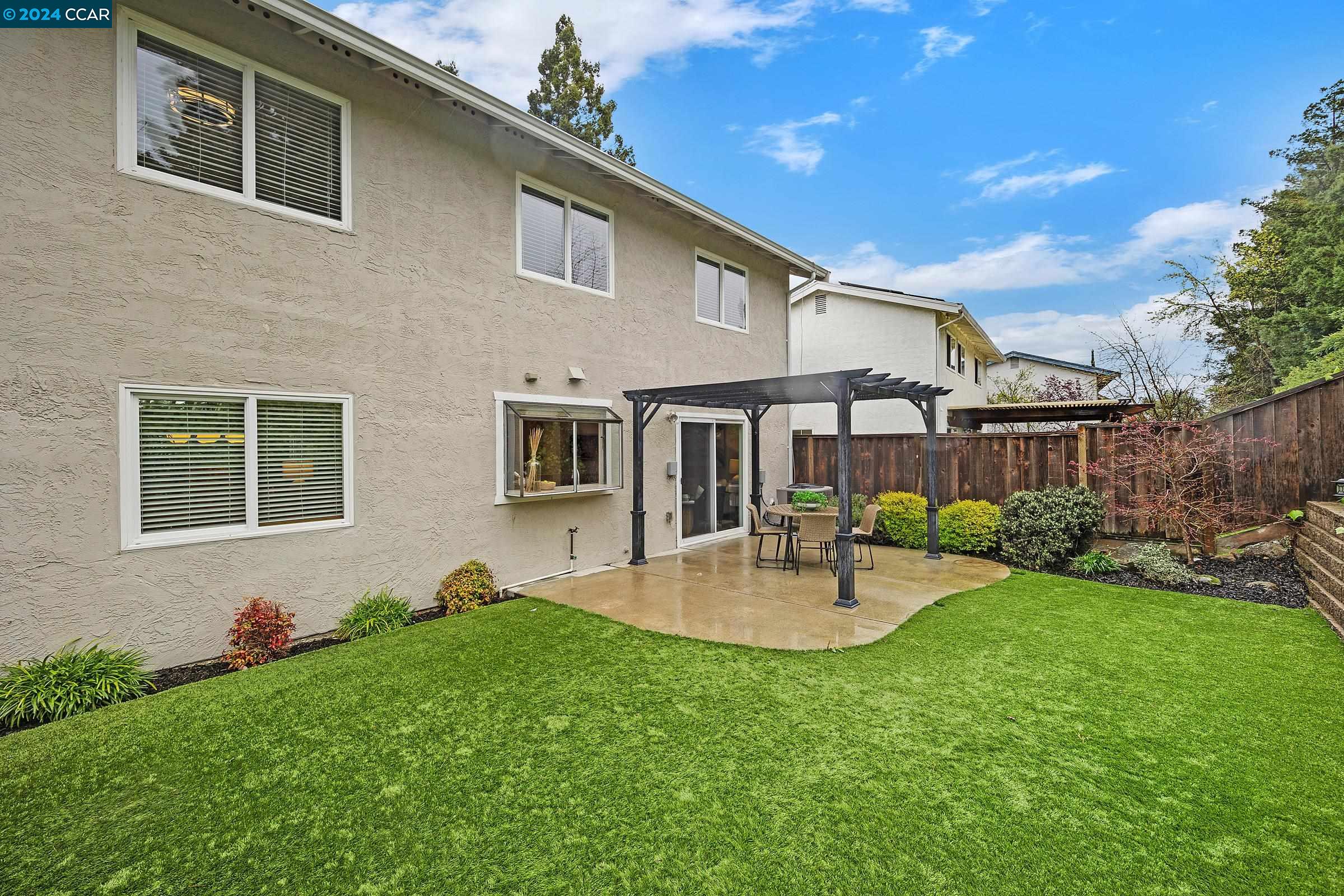 333 WILLOWCREEK LN.