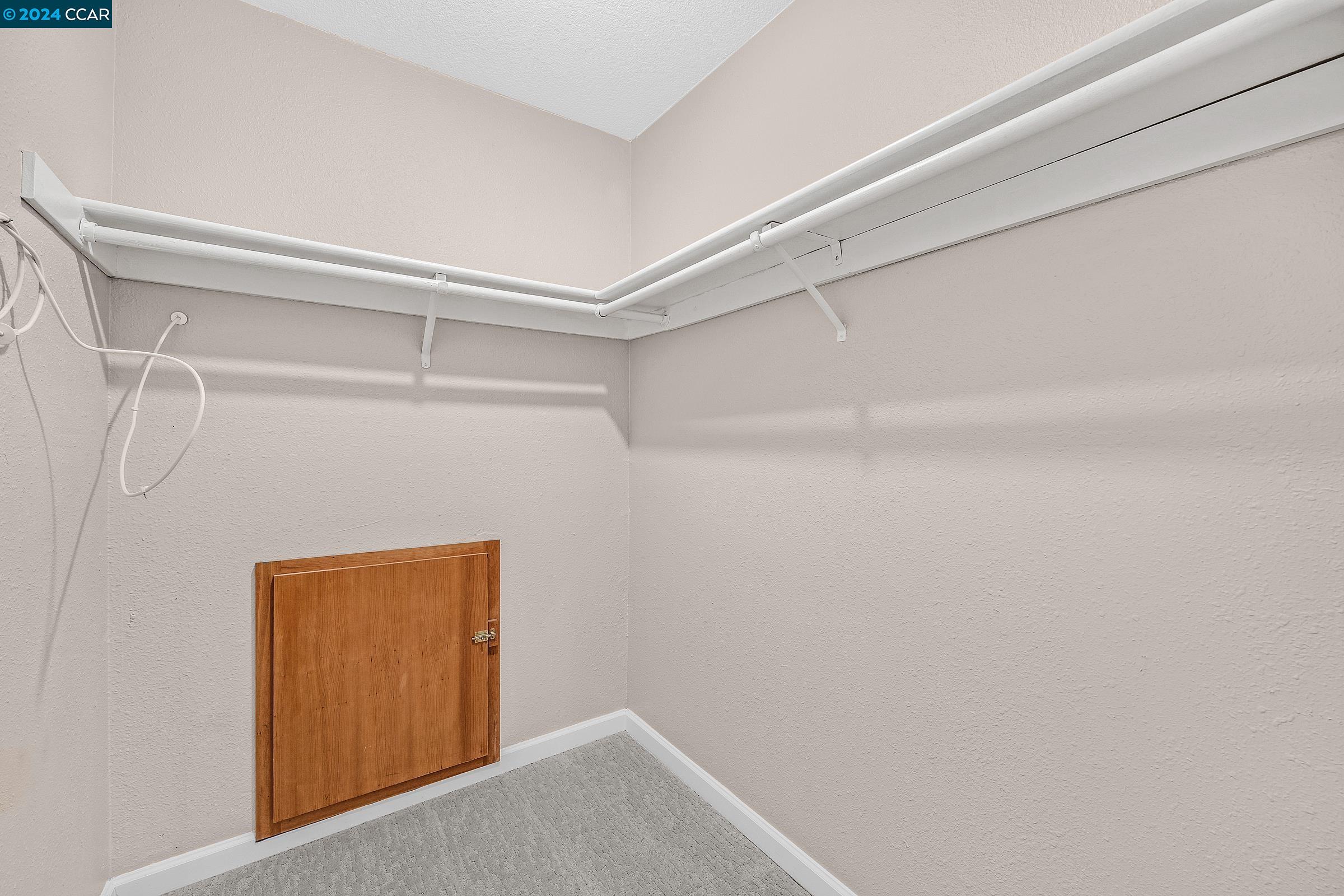 333 WILLOWCREEK LN.
