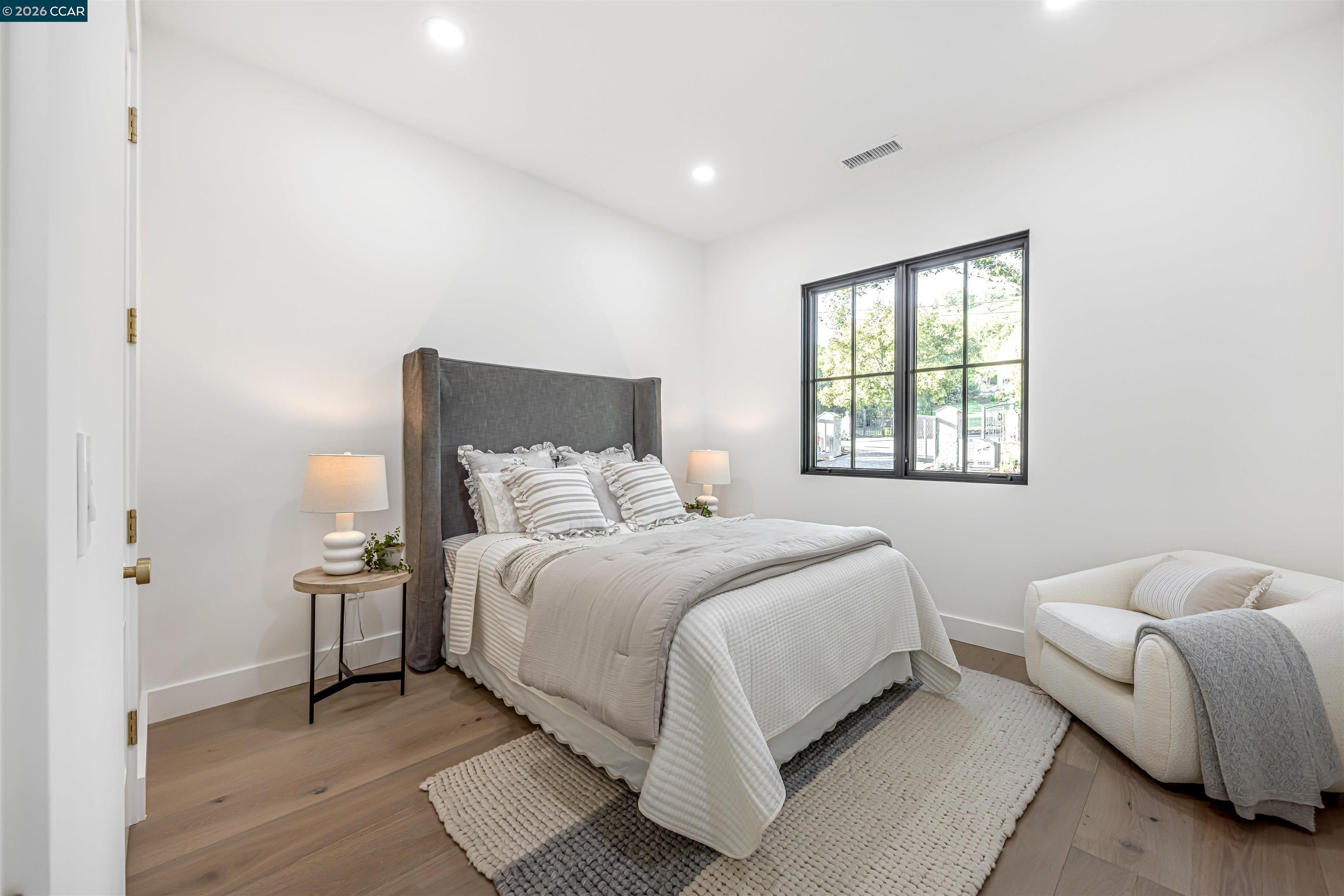 1570 Rancho View Dr