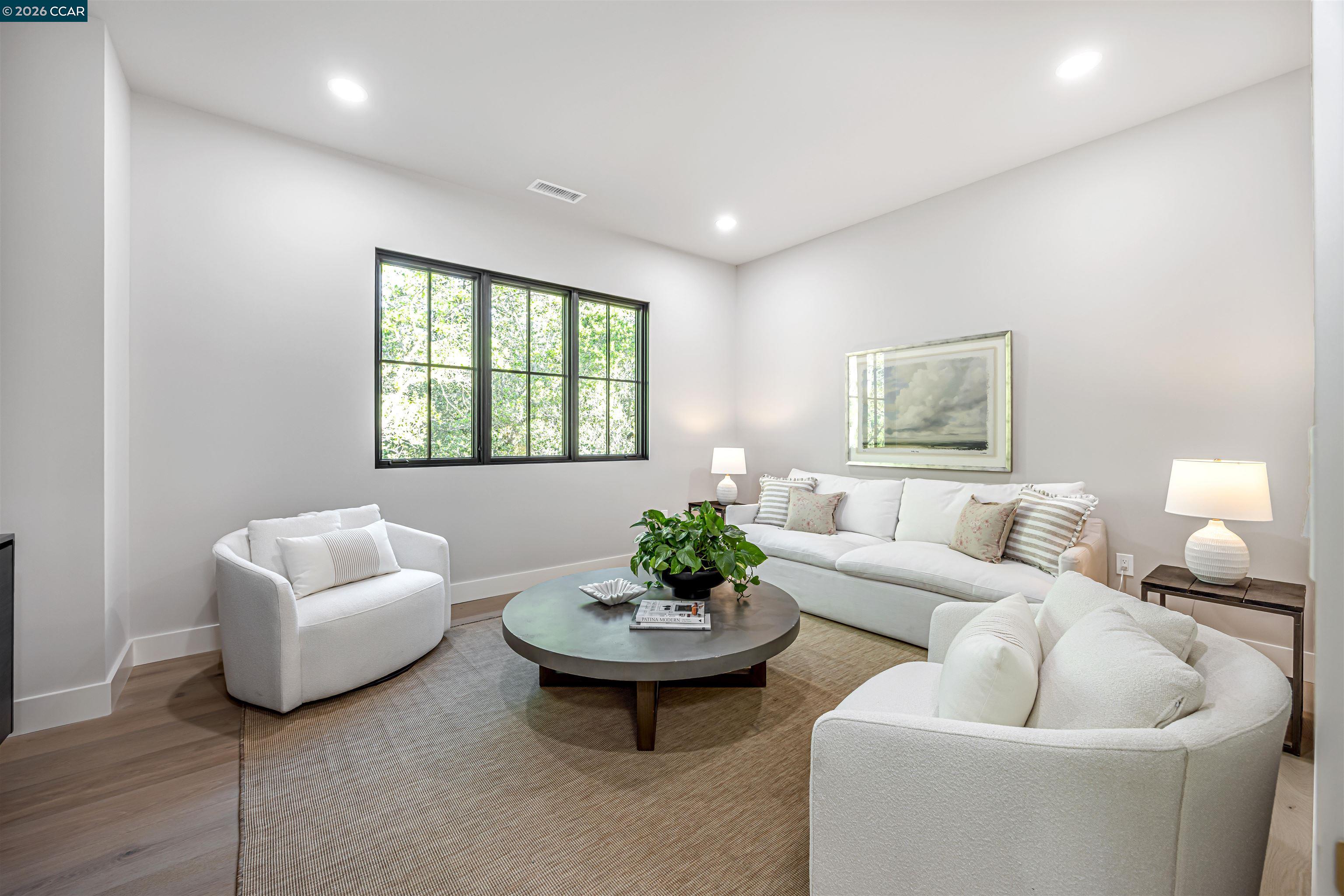 1570 Rancho View Dr