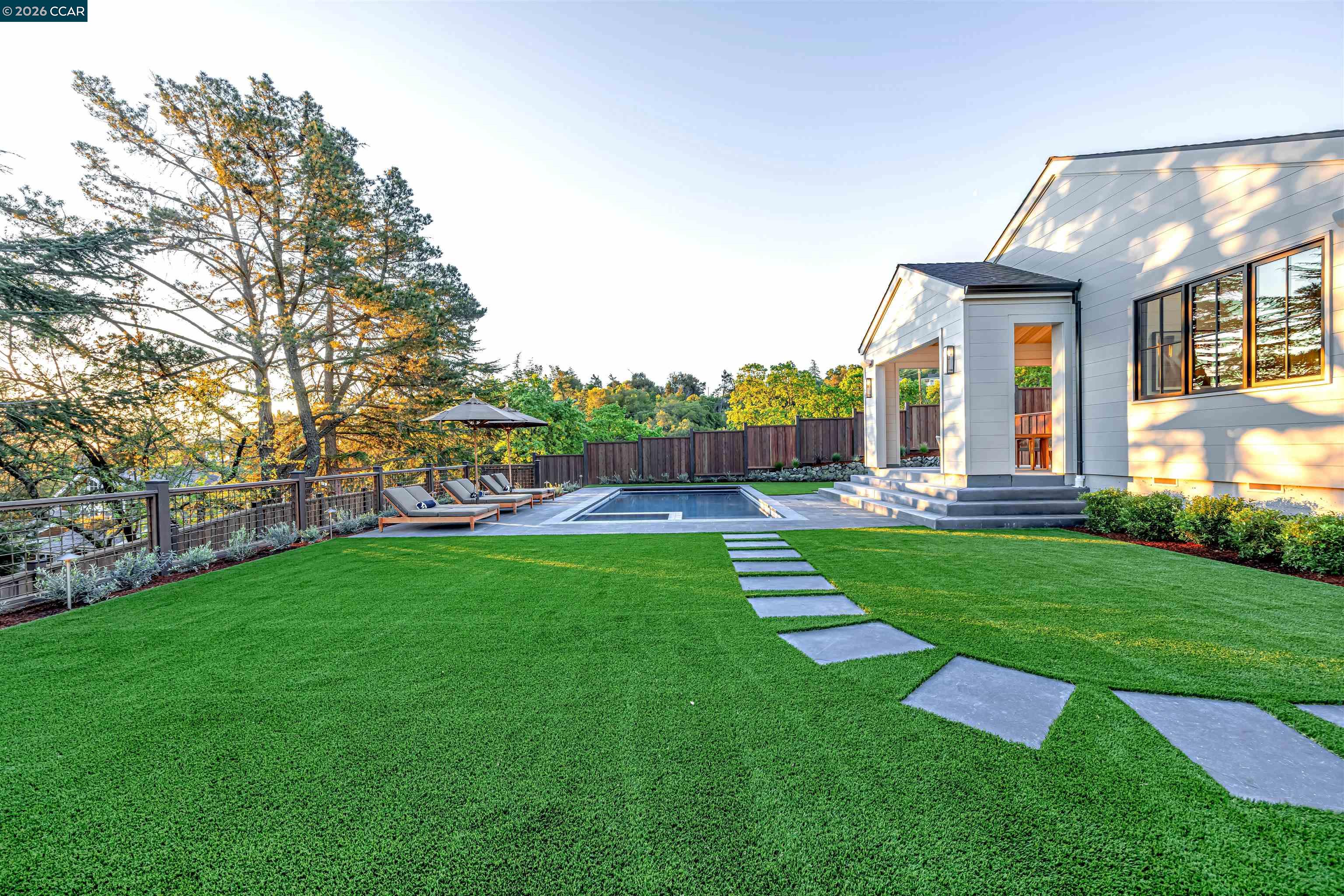 1570 Rancho View Dr